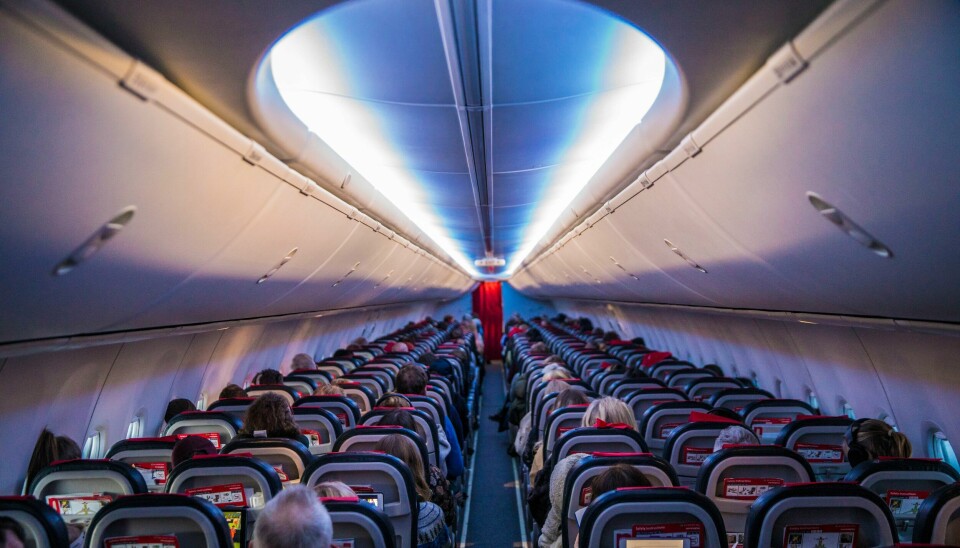 Det blir stadig flere hendelser med folk som ikke klarer å oppføre seg om bord på fly. IllustrasjonsfotoFoto: Ole Berg-Rusten / NTB Norske innenrikspassasjerer må leve uten matservering en stund til. Foto: Ole Berg-Rusten / NTB