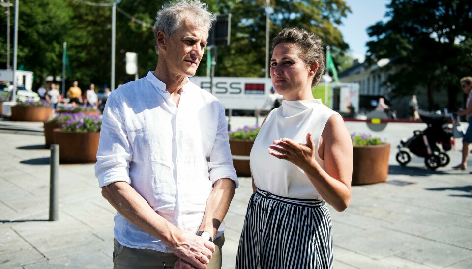 – Vi i Arbeiderpartiet kan ikke akseptere at innbyggerne sitter hjemme og fryser på grunn av høye strømpriser samtidig som statens inntekter er større enn noen gang. Det går bare ikke an å forklare folk, sier Stavanger-ordfører og leder i Aps energiutvalg, Kari Nessa Nordtun. Her er hun sammen med Jonas Gahr Støre under valgkampåpningen i 2019. Foto: Carina Johansen / NTB – Vi i Arbeiderpartiet kan ikke akseptere at innbyggerne sitter hjemme og fryser på grunn av høye strømpriser samtidig som statens inntekter er større enn noen gang. Det går bare ikke an å forklare folk, sier Stavanger-ordfører og leder i Aps energiutvalg, Kari Nessa Nordtun. Her er hun sammen med Jonas Gahr Støre under valgkampåpningen i 2019. Foto: Carina Johansen / NTB