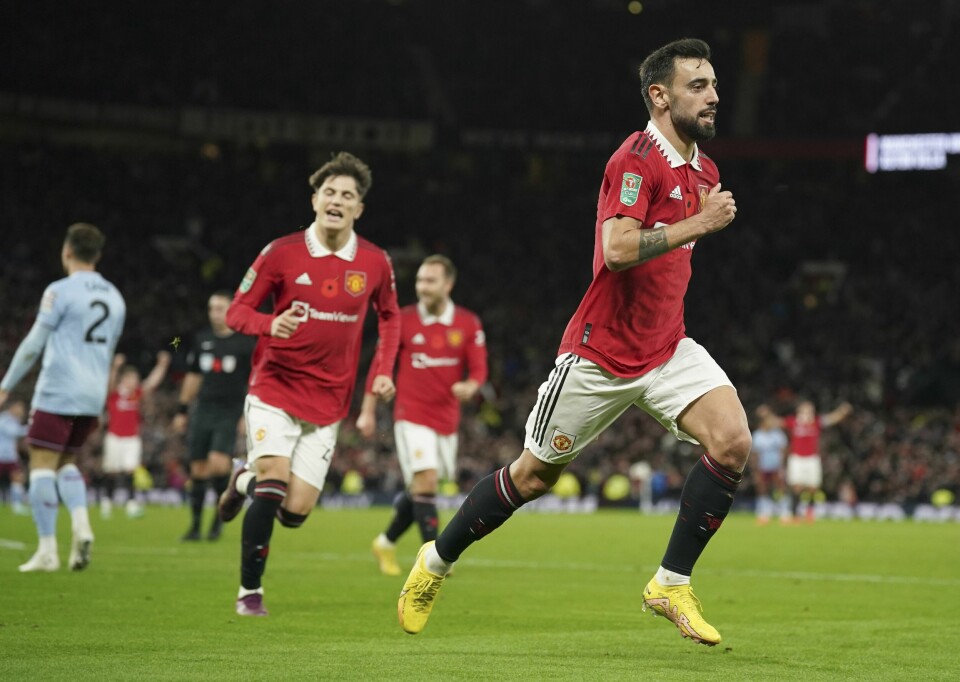 Bruno Fernandes har her akkurat tatt Manchester United opp i 3-2 mot Aston Villa i ligacupen. Bruno Fernandes har her akkurat tatt Manchester United opp i 3-2 mot Aston Villa i ligacupen. Foto: Dave Thompson / AP / NTB