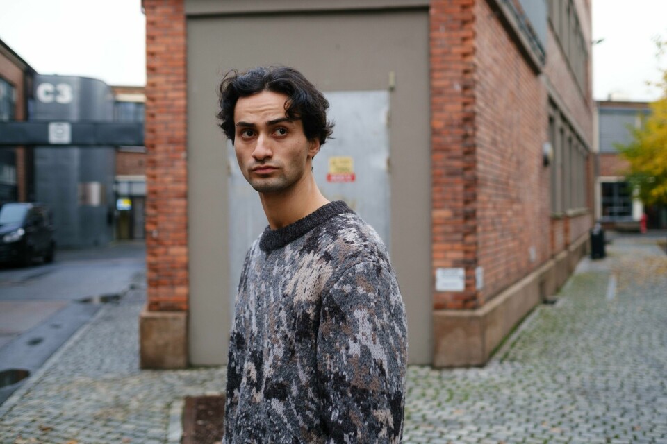 Cengiz Al fotografert under forberedelser til Skal vi danse, 31.10.22. Portrett av Cengiz Al.