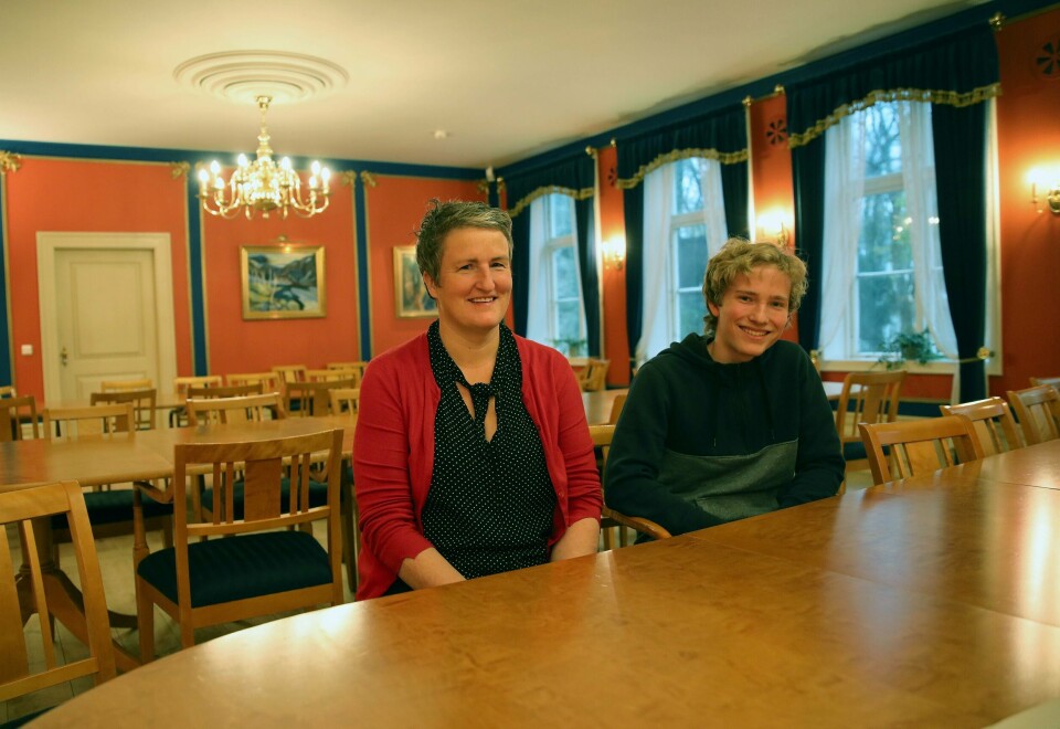 Tillitsvalgt for Utdanningsforbundet på Stavanger Katedralskole, Mie Hidle, og avgangselev Tønnes Jaatun fikk fredag ettermiddag beskjed om at det er uaktuelt å legge ned Kongsgård. Tillitsvalgt for Utdanningsforbundet på Stavanger Katedralskole, Mie Hidle, og avgangselev Tønnes Jåtun fikk fredag ettermiddag beskjed om at det er uaktuelt å legge ned Kongsgård.