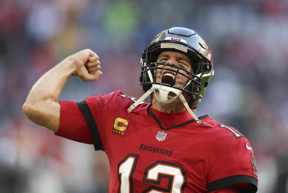 Tom Brady er fortsatt ubeseiret utenfor USA etter å ha ført Tampa Bay Buccaneers til seier i tidenes første NFL-kamp i Tyskland. Tidligere har han vunnet kamper i London og Mexico by Tom Brady er fortsatt ubeseiret utenfor USA etter å ha ført Tampa Bay Buccaneers til seier i tidenes første NFL-kamp i Tyskland. Tidligere har han vunnet kamper i London og Mexico by. Foto: Gary McCullough, AP / NTB