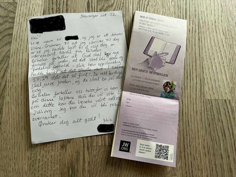 Dette er et forkynnelsesbrevene beboere på Byhaugen i Stavanger har fått fra medlemmer av Jehovas Vitne. Det er adressert til enkeltpersoner og håndskrevet. Dette er et typisk forkynnelsesbrev Jehovas Vitne sender ut, ifølge dem selv. Det er altså ikke så personlig som det kan oppleves for den som får et adressert og håndskrevet brev.