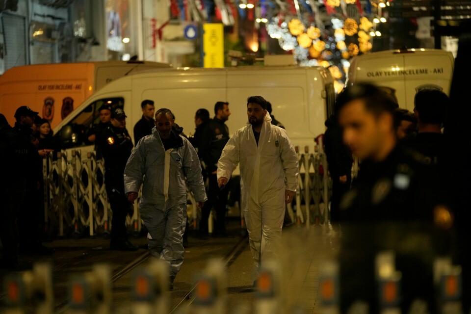 Rettsmedisinere på stedet etter eksplosjonen i Istanbul søndag kveld. Rettsmedisinere på stedet etter eksplosjonen i Istanbul søndag kveld. Foto: Francisco Seco / AP / NTB