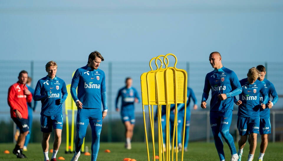 Stefan Strandberg (til v.) og Leo Østigård (til h.) under Norges trening i Irland tirsdag. Stopperne er ivrige etter å få bukt med de sene baklengsmålene som har ødelagt for laget. Stefan Strandberg (til v.) og Leo Østigård (til h.) under Norges trening i Irland tirsdag. Stopperne er ivrige etter å få bukt med de sene baklengsmålene som har ødelagt for laget. Foto: Fredrik Varfjell / NTB