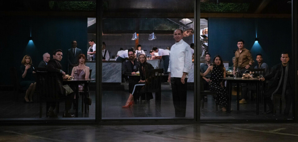 «The Menu» er ikke helt den typen drama som retter seg mot et godt voksent publikum som vil pludre i lobbyen om hvor delikate matrettene så ut og «nå er jeg jammen sulten!». «The Menu»