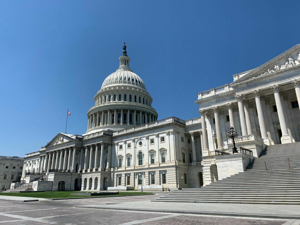 Representantens hus har vedtatt en lov som beskytter likekjønnet ekteskap i USA. Det er nå klart at Republikanerne har flertallet i Representantenes hus, mens Demokratene har flertallet i Senatet.