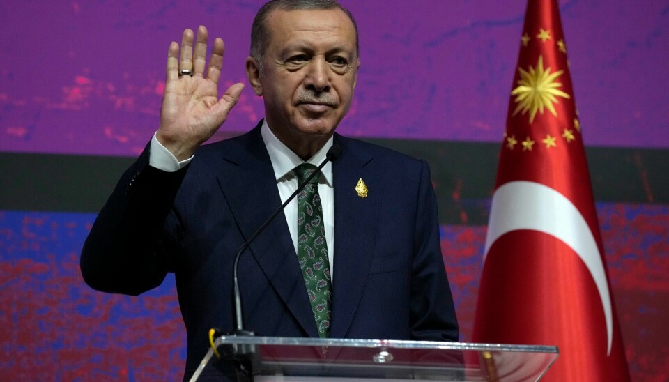 Tyrkias president Recep Tayyip Erdogan har igjen gitt klarsignal til en militæroperasjon mot kurdiske stillinger nordøst i Syria, samt i Irak. Landet har fra før av okkupert områder i Nord-Syria og har med jevne mellomrom angrepet mål i den selvstyrte kurdiske regionen i Nord-Irak. Tyrkias president Recep Tayyip Erdogan har igjen gitt klarsignal til en militæroperasjon mot kurdiske stillinger nordøst i Syria, samt i Irak. Landet har fra før av okkupert områder i Nord-Syria, og har med jevne mellomrom angrepet mål i den selvstyrte kurdiske regionen i Nord-Irak. Foto: Firdia Lisnawati / AP / NTB