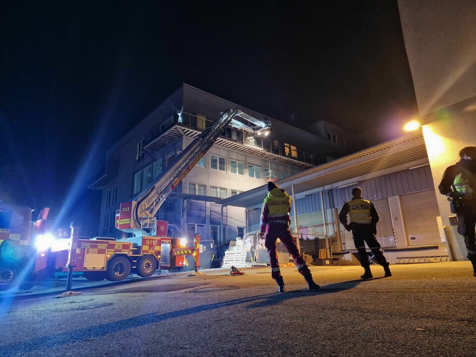 Ni personer ble sendt til sykehus og legevakt etter en brann i en blokkleilighet i Moss natt til lørdag 19. november 2022. Nå er en kvinne tiltalt etter mordbrannparagrafen. Til sammen ni personer er sendt til sykehus og legevakt etter en brann i en blokkleilighet i Moss natt til lørdag. 42 personer er blitt evakuert.Foto: Nyhetstips.no / NTB