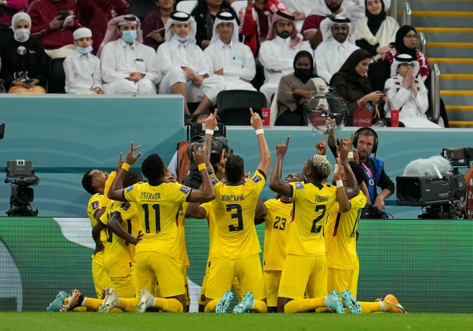 Ecuador kunne feire etter å ha vunnet åpningskampen i VM mot Qatar. Ecuador kunne feire etter å ha vunnet åpningskampen i VM mot Qatar. Foto: Natacha Pisarenko / AP Photo / NTB.
