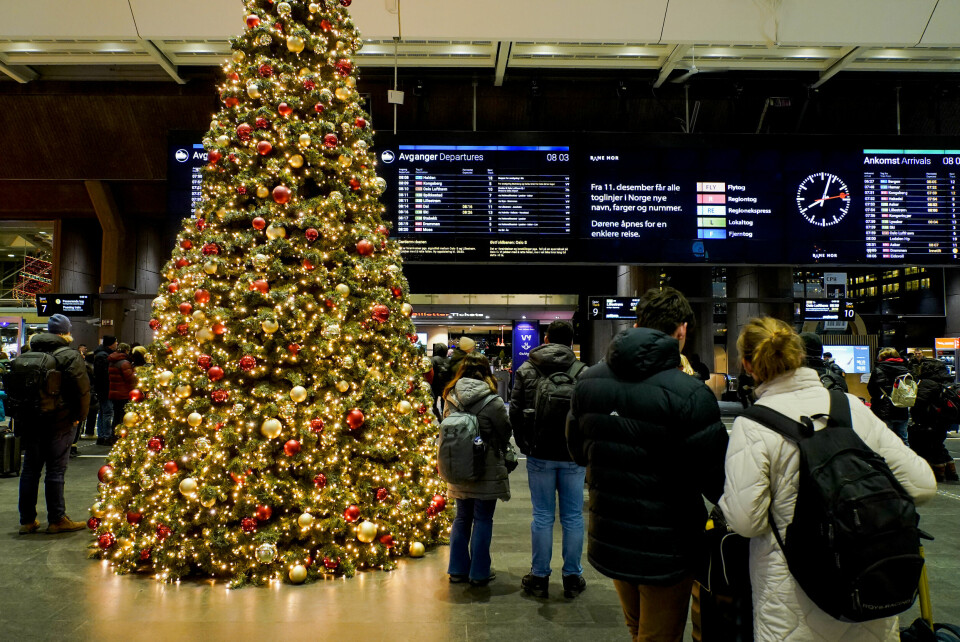 For dem som skal ta toget hjem til jul eller for å besøke slekt og venner i høytiden, er det bare å stålsette seg for at det kan komme til å by på problemer, iallfall med tanke på de mange signalfeilene, forsinkelsene, innstillingene og andre problemene togtrafikken har opplevd så langt i desember. For dem som skal ta toget hjem til jul eller for å besøke slekt og venner i høytiden, er det bare å stålsette seg for at det kan komme til å by på problemer, iallfall med tanke på de mange signalfeilene, forsinkelsene, innstillingene og andre problemene togtrafikken har opplevd så langt i desember.