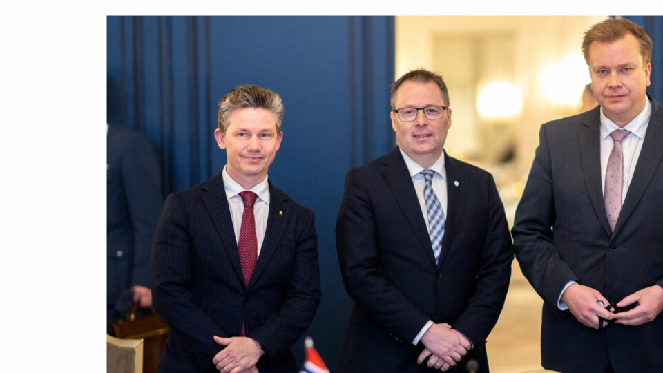 Pressekonferanse etter at forsvarsminister Bjørn Arild Gram, Sveriges forsvarsminister Pål Jonson og Finlands forsvarsminister Antti Kaikkonen undertegner trilateral samarbeidsavtale. Pressekonferanse etter at forsvarsminister Bjørn Arild Gram, Sveriges forsvarsminister Pål Jonson og Finlands forsvarsminister Antti Kaikkonen undertegner trilateral samarbeidsavtale.