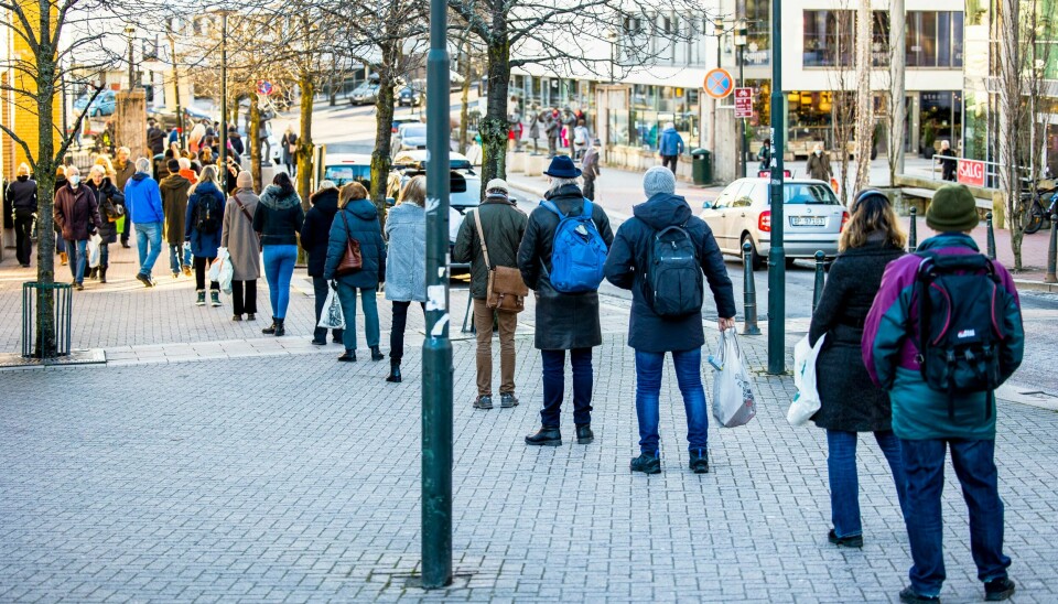 Om noen blåruss sitter fengslet, vet jeg ikke. Men at hundretusener av kunder har stått timer i kø, det har jeg erfart, skriver Øyvind Mo. (Illustrasjonsfoto) KØ