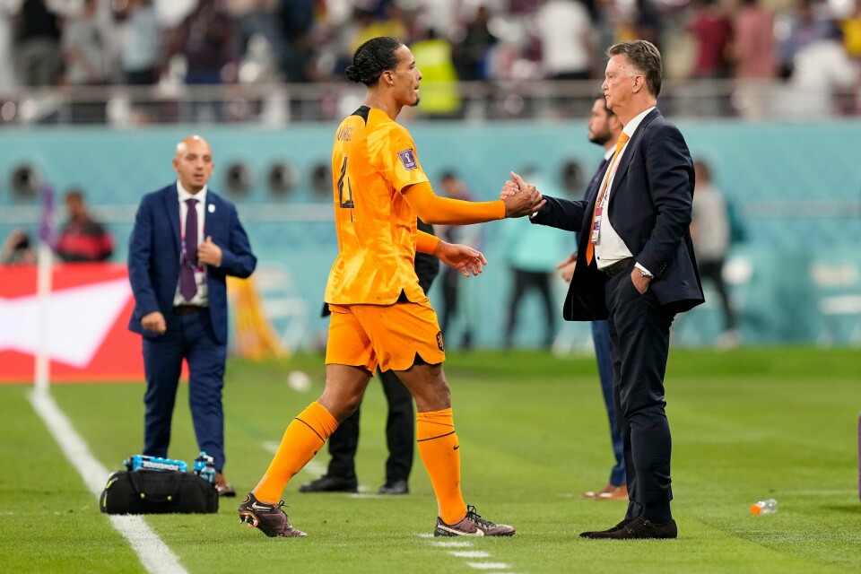 Virgil van Dijk (t.v.) og Louis van Gaal er enige om at laget må bi bedre. Virgil van Dijk (t.v.) og Louis van Gaal er enige om at laget må bi bedre. Foto: Martin Meissner / AP / NTB