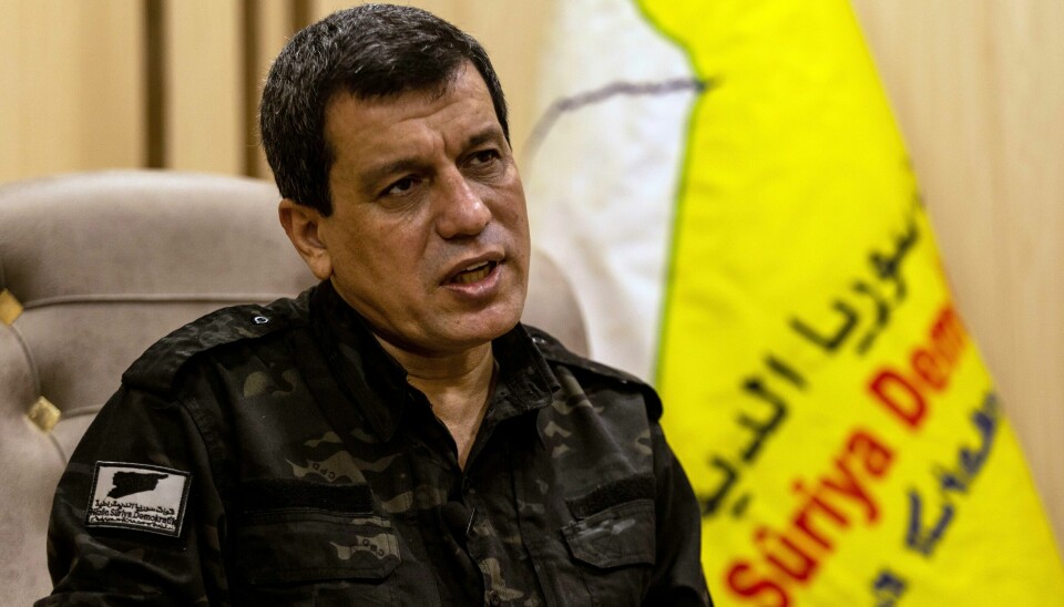 Mazloum Abdi møtte pressen i Hasaka lørdag. Han er leder for SDF, der den kurdiske YPG-militsen utgjør kjernen. Tyrkias president Recep Tayyip Erdogan har varslet en tyrkisk bakkeoffensiv i Syria, uten å avsløre når det vil skje. Mazloum Abdi møtte pressen i Hasaka lørdag. Han er leder for SDF, der den kurdiske YPG-militsen utgjør kjernen. Tyrkias president Recep Tayyip Erdogan har varslet en tyrkisk bakkeoffensiv i Syria, uten å avsløre når det vil skje. Foto: Baderkhan Ahmad / AP / NTB