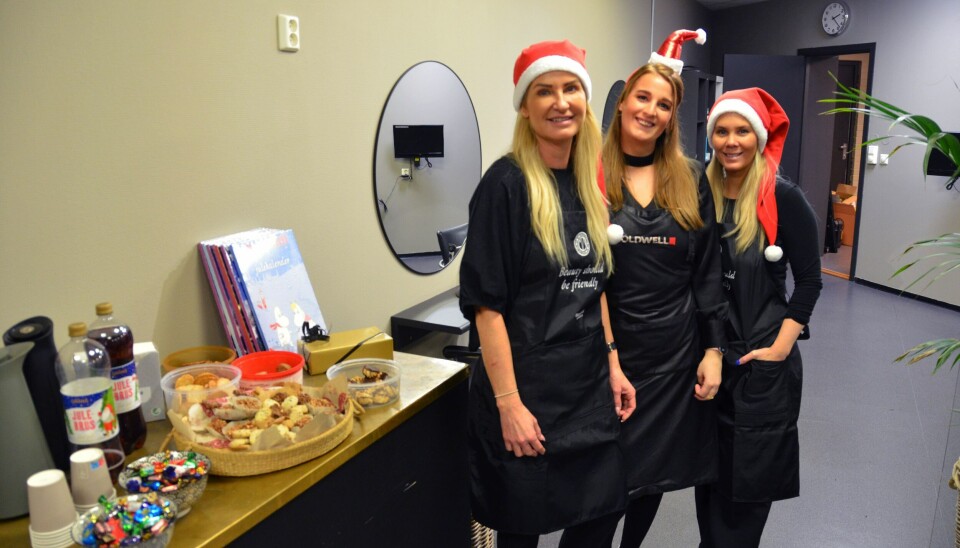 Merethe Kristensen og kollegaene hos Forus Frisør er overrasket over hvor mange som hadde behov for gratis klipp før jul. - For noen historier folk har, sier Kristensen. Merethe Kristensen og kollegaene hos Forus Frisør er overrasket over hvor mange som hadde behov for gratis klipp før jul. - For noen historier folk har, sier Kristensen.