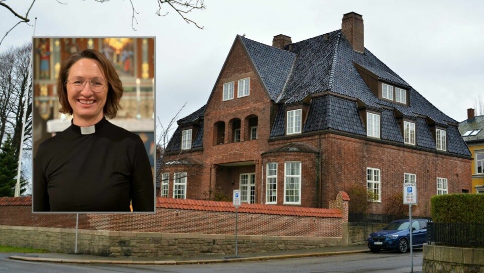 Siden opprettelsen av Borg bispedømme i 1969 har eiendommen i Fredrikstad fungert som både kontor og bolig for biskopen i Borg. Men utsikten fra stuevinduene vendt mot elva og Isegran på Kråkerøy, får ikke biskop Kari Mangrud Alvsvåg nyte før neste sommer. Siden opprettelsen av Borg bispedømme i 1969 har eiendommen i Fredrikstad fungert som både kontor og bolig for biskopen i Borg. Men utsikten fra stuevinduene vendt mot elva og Isegran på Kråkerøy, får ikke biskop Kari Mangrud Alvsvåg nyte før neste sommer.