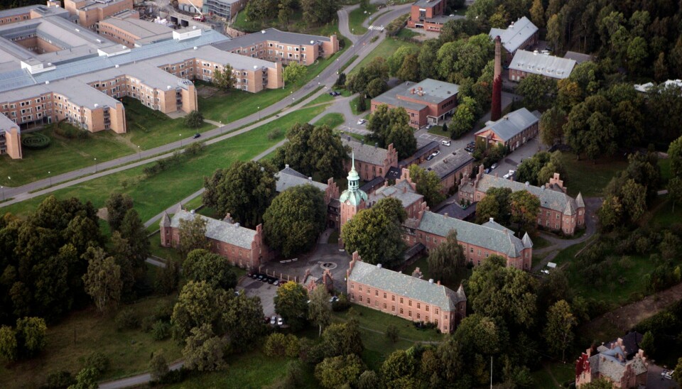 Oslo Universitetssykehus foreslår å kutte kraftig i psykiatrien, blant annet Spesialpoliklinikken for spiseforstyrrelser på Gaustad sykehus. Naturen er det frihet – frihet fra støy, og med ro og rom for fokus på det overordnede – stabilisering og tilfriskningsprosessen, skriver innleggsforfatterne. På bildet: Flyfoto av Gaustad Sykehus, Rikshospitalet.Foto: Cornelius Poppe / NTB