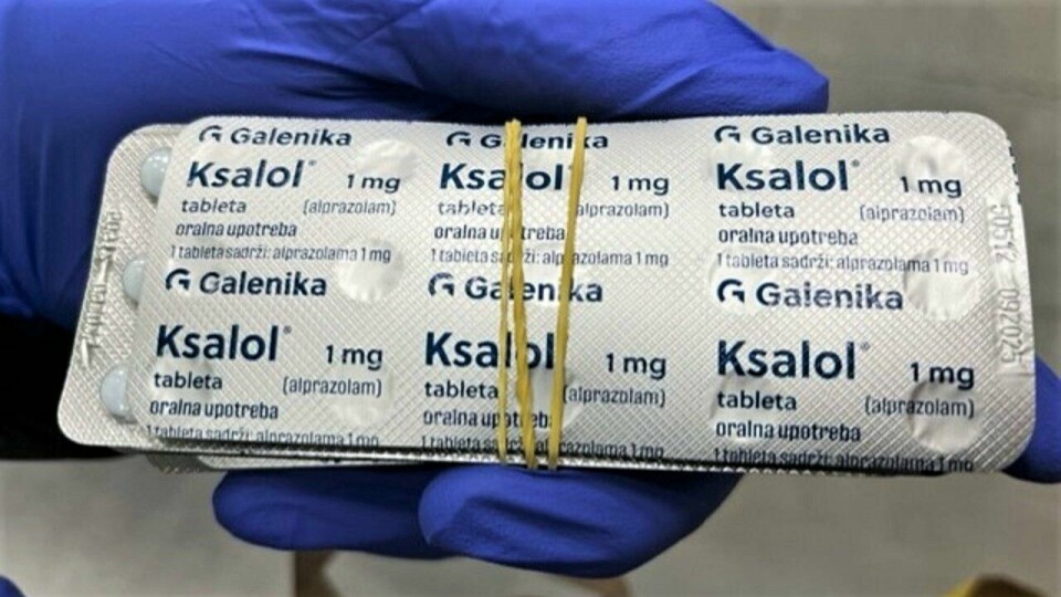 Totalt ble det funnet 8.550 tabletter merket «Ksalol», et beroligende og angstdempende legemiddel som står på den norske narkotikalista. Fra beslag av 8.550 narkotiske tabletter ved Svinesund tollsted 25. november 2022.