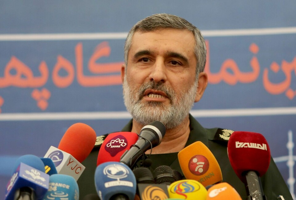 General Amir Ali Hajizadeh i Revolusjonsgarden i Iran. General Amir Ali Hajizadeh, the head of the Revolutionary Guard's aerospace division, speaks at Tehran's Islamic Revolution and Holy Defence museum, during the unveiling of an exhibition of what Iran says are US and other drones captured in its territory, in the capital Tehran on September 21, 2019. - Iran's Revolutionary Guards commander today warned any country that attacks the Islamic republic will see its territory become the 'main battlefield' as he opened an exhibition of captured drones. (Photo by ATTA KENARE / AFP)