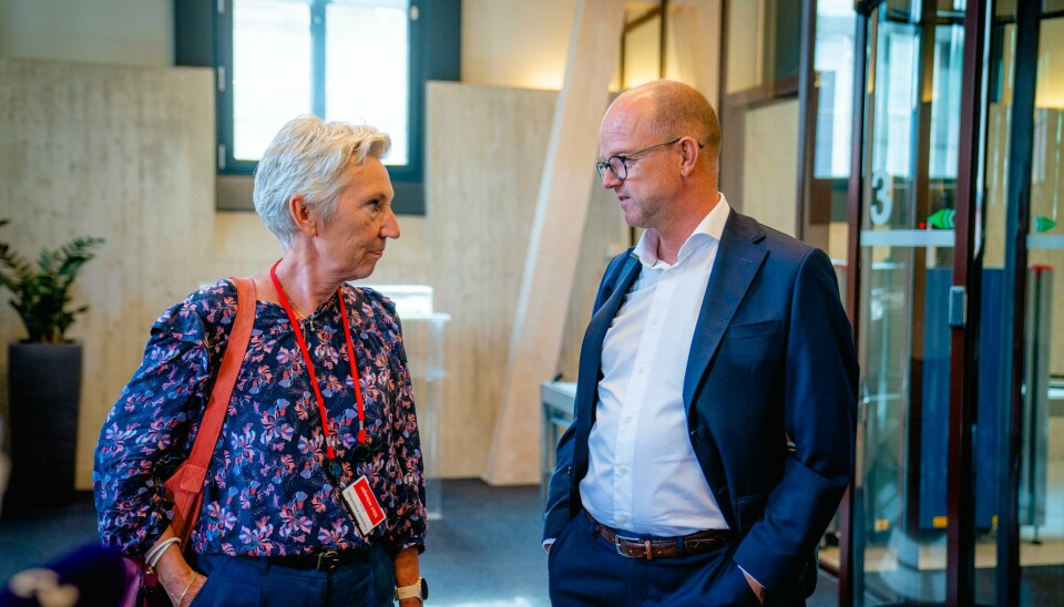 LO-leder Peggy Hessen Følsvik og NHO-sjef Ole Erik Almlid blir bønnhørt. Regjeringen sier nemlig ja til å sette ned et utvalg som blant annet skal se på lønnsdannelsen. LO-leiar Peggy Hessen Følsvik og NHO-direktør Ole Erik Almlid er samde om at det kjem til å ta litt tid å utarbeide ei straumstøtteordning som treffer der ho skal, og som ikkje la seg misbruke.Foto: Stian Lysberg Solum / NTB / NPK