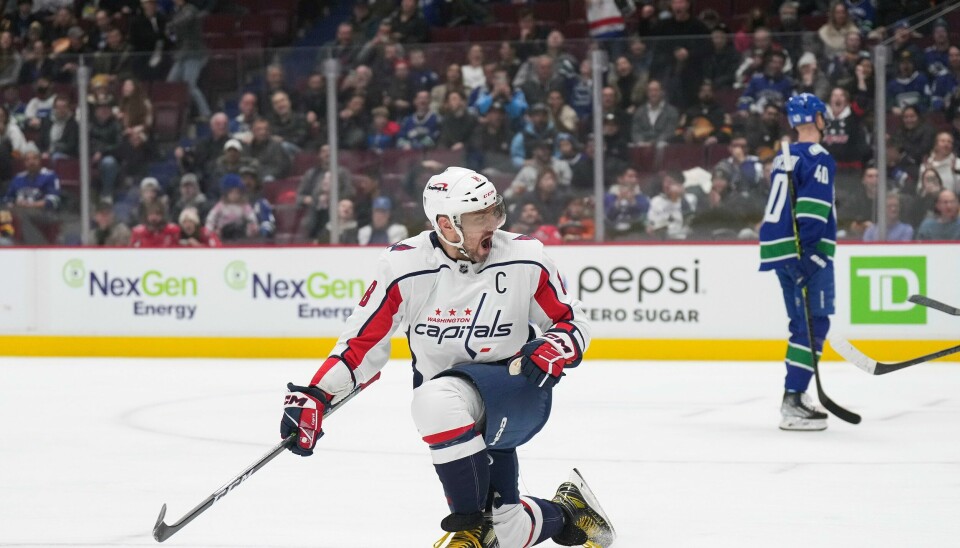 Alexander Ovetsjkin ble tirsdag historisk med flest scorede mål på bortebane i NHL. Han passerte dermed legenden Wayne Gretzky. Alexander Ovetsjkin ble tirsdag historisk med flest scorede mål på bortebane i NHL. Han passerte dermed legenden Wayne Gretzky. Foto: AP / NTB.