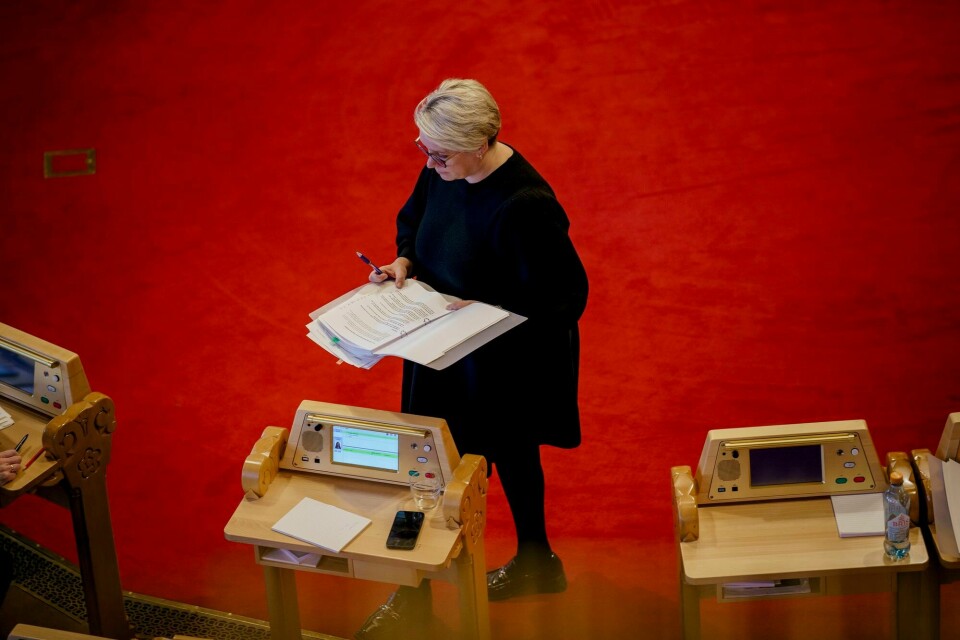 Arbeids- og inkluderingsminister Marte Mjøs Persen (Ap) forsvarte at regjeringspartiene stemte nei til skjerpede bøter i regi av Arbeidstilsynet. Men regjeringen tapte voteringen. Arbeids- og inkluderingsminister Marte Mjøs Persen (Ap) forsvarte at regjeringspartiene stemte nei til skjerpede bøter i regi av Arbeidstilsynet. Men regjeringen tapte voteringen.