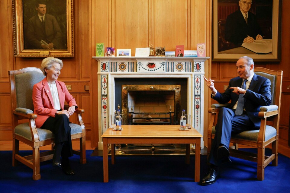EU-kommisjonens president Ursula von der Leyen med den irske statsministeren Micheál Martin i Dublin. EU-kommisjonens president Ursula von der Leyen med den irske statsministeren Micheál Martin i Dublin. Foto: Clodagh Kilcoyne / PA / AP / NTB