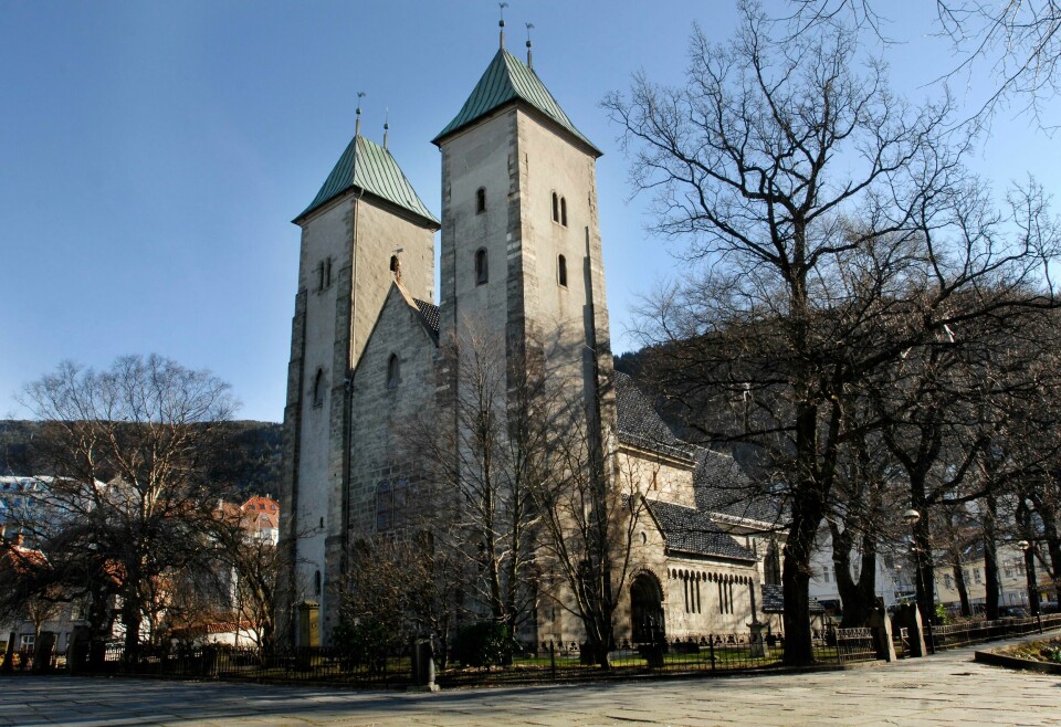 Mariakirken er en av middelalderkirkene i Norge og den eldste bevarte bygningen i Bergen. Kirken er trolig bygget mellom 1130 og 1170. Bildet viser Mariakirken i Bergen. Foto: Marit Hommedal / NTB