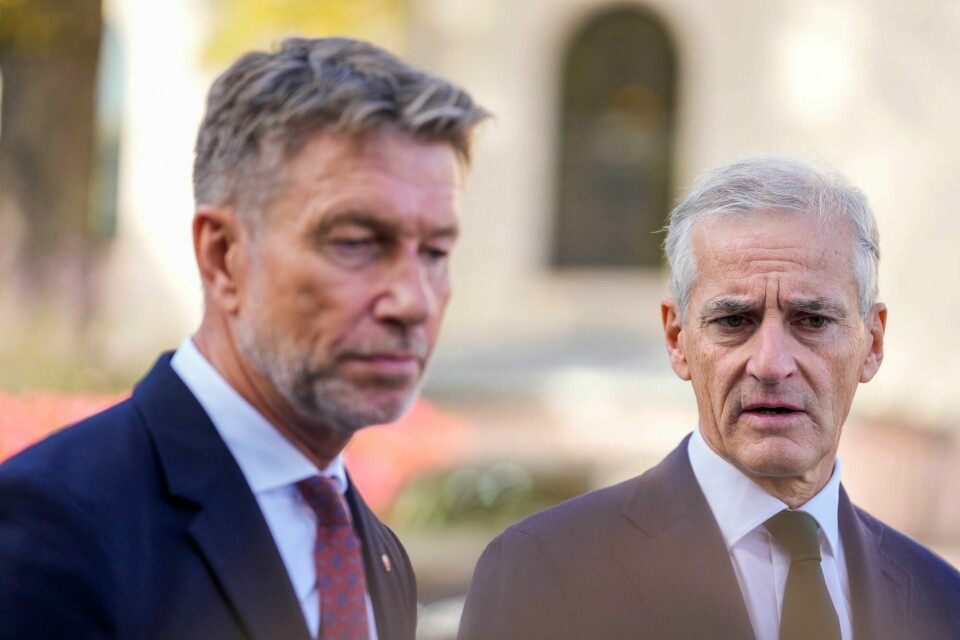Regjeringen betrakter EUs regelverk for energimarkedet som hugget i stein, og EØS-avtalen er tilsynelatende uten handlingsrom, skriver Sverre Sivertsen. På bildet olje- og energiminister Terje Aasland (t.v.) og statsminister Jonas Gahr Støre. olje- og energiminister Terje Aasland (t.v.) og statsminister Jonas Gahr Støre.