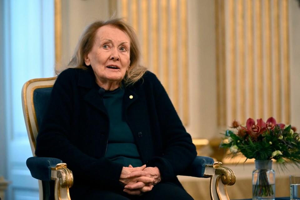 Årets Nobelprisvinner i litteratur Annie Ernaux, under pressekonferanse i Stockholm tirsdag 6. desember. French writer Annie Ernaux, winner of the 2022 Nobel Prize in Literature, attends a press conference, in Stockholm, Tuesday, Dec. 6, 2022. The Nobel prize recipients, all but the Peace Prize which is handed out in neighboring Norway, will receive the coveted awards during a ceremony Saturday at the Stockholm Concert Hall attended by Sweden’s royal family. (Anders Wiklund/TT News Agency via AP)