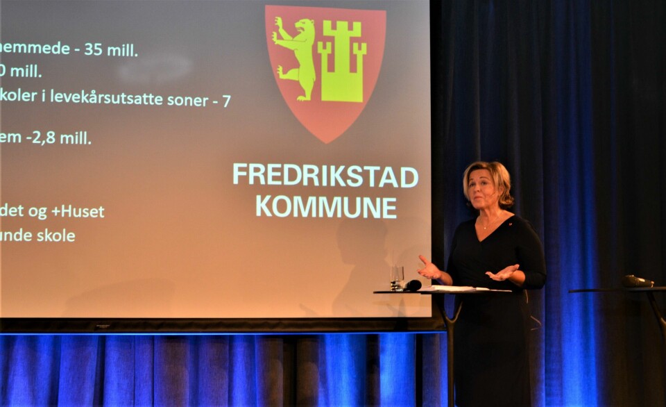 «Vi har tillit til Nina Tangnæs Grønvold.», skriver gruppelederne i Fredrikstad Arbeiderparti, MDG Fredrikstad, Fredrikstad Senterparti, Rødt Fredrikstad, SV Fredrikstad og Bymiljølista. Nina Tangnæs Grønvold, kommunedirektør i Fredrikstad, folkemøte om Fredrikstad kommunes økonomi.