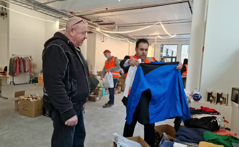 Her får Bjørn Løvlund hjelp fra selveste stortingspresidenten til å plukke ut gaver til sine barn og barnebarn. Masud