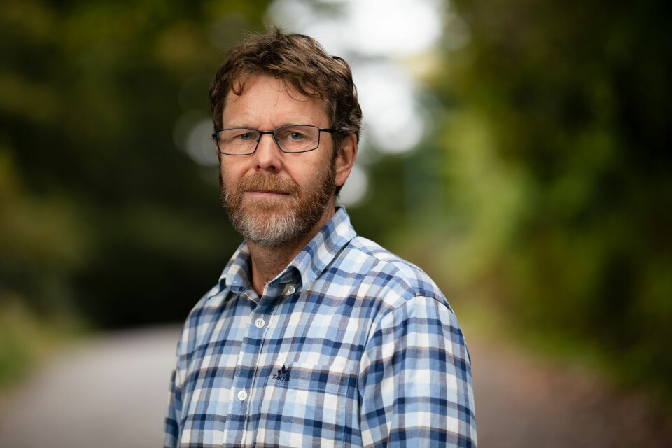 Værprofessor Asgeir Sorteberg ved Universitetet i Bergen, som selv er glad i å gå på ski, ser ikke særlig optimistisk på snøens framtid. Værprofessor Asgeir Sorteberg ved Universitetet i Bergen, som selv er glad i å gå på ski, ser ikke særlig optimistisk på snøens framtid.