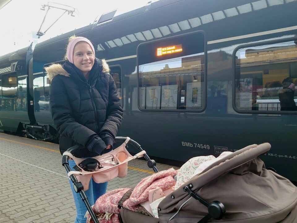 Pernille Dokken hadde kommet fra Tønsberg til Oslo for å besøke familie mandag. Turen ble forsinket av togkaoset som oppsto. Pernille Dokken hadde kommet fra Tønsberg til Oslo for å besøke familie mandag. Turen ble forsinket av togkaoset som oppsto.