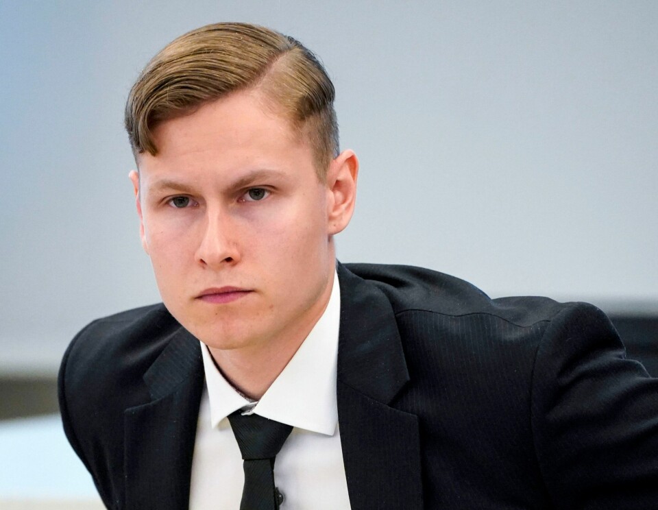 Nye sakkyndige mener terrordømte Philip Manshaus var psykisk syk da han drepte søsteren sin og begikk et terrorangrep mot en moské i Bærum i 2019. Tankegodset som motiverte Philip Manshaus (bildet) til drap på sin egen adoptivsøster og terrorangrepet mot moskeen Al-Noor i Bærum i 2019 må bekjempes, mener artikkelforfatterne. Manshaus ble dømt til 21 års forvaring. Bildet er fra rettssaken.