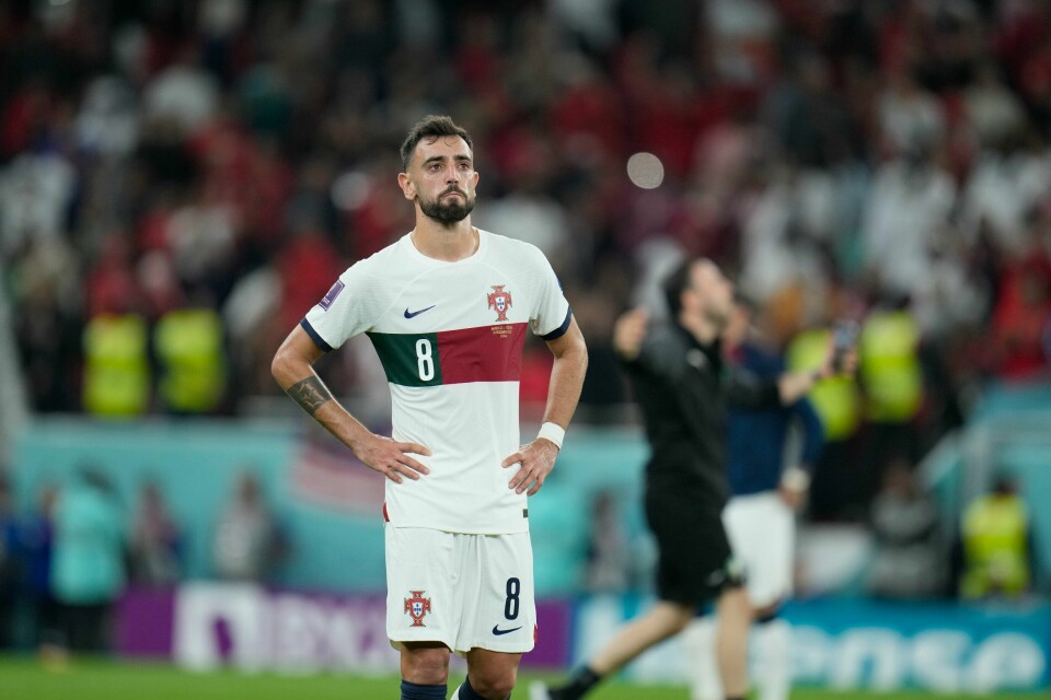Bruno Fernandes var ikke fornøyd med dommeren mot Marokko. Bruno Fernandes var ikke fornøyd med dommeren mot Marokko. Foto: Ricardo Mazalan / AP / NTB