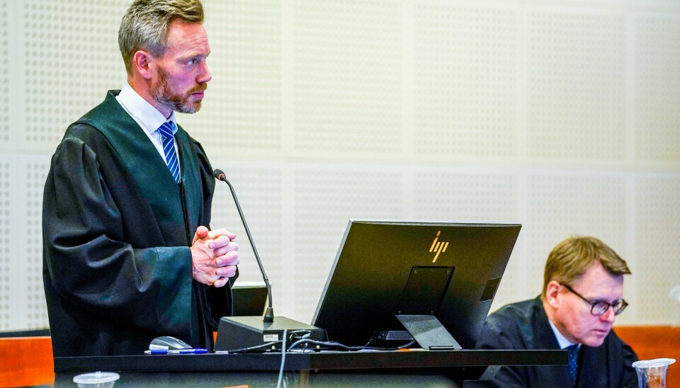 Statsadvokat Andreas Schei (t.v.) og statsadvokat Johan Øverberg kommenterer prosedyren til forsvarerene under behandlingen av Viggo Kristiansen sin gjenåpningssak i Borgarting lagmannsrett i Oslo.