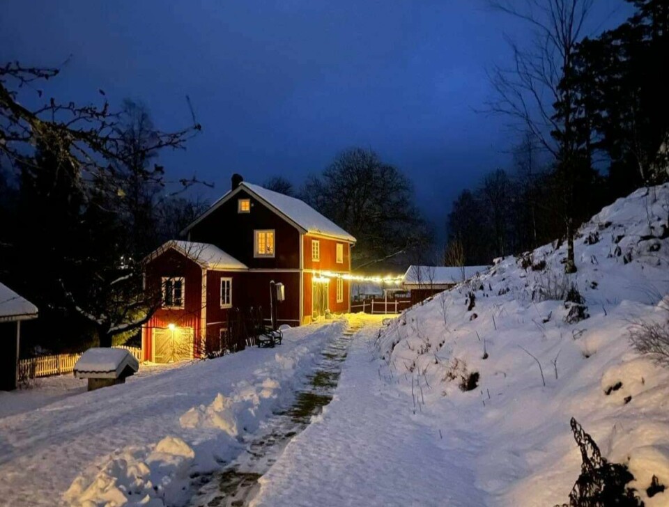 Hyttetunet klart til jul. Låve