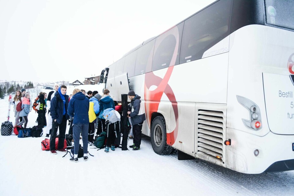Vil du bruke langrennsskiene, slalåmskiene eller snowboardet i romjulen, kan du busse til fjells direkte fra byen. Vil du bruke langrennsskiene, slalåmskiene eller snowboardet i romjulen, kan du busse til fjells direkte fra byen.