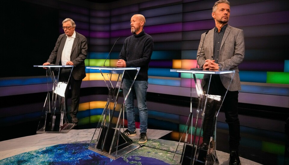 Advokat Leif Strøm (f.v.), NRKs etikkredaktør Per Arne Kalbakk (t.v.) og NRKs distriktsdirektør Marius Lillelien var blant deltakerne i Debatten, etter at NRK har fått mye kritikk for serien om «Bamsegutt». Advokat Leif Strøm (t.v.) sier at hans klient har det vanskelig. Til venstre for Strøm står NRKs etikkredaktør Per Arne Kalbakk og NRKs distriktsdirektør Marius Lillelien. Foto: Beate Oma Dahle / NTB