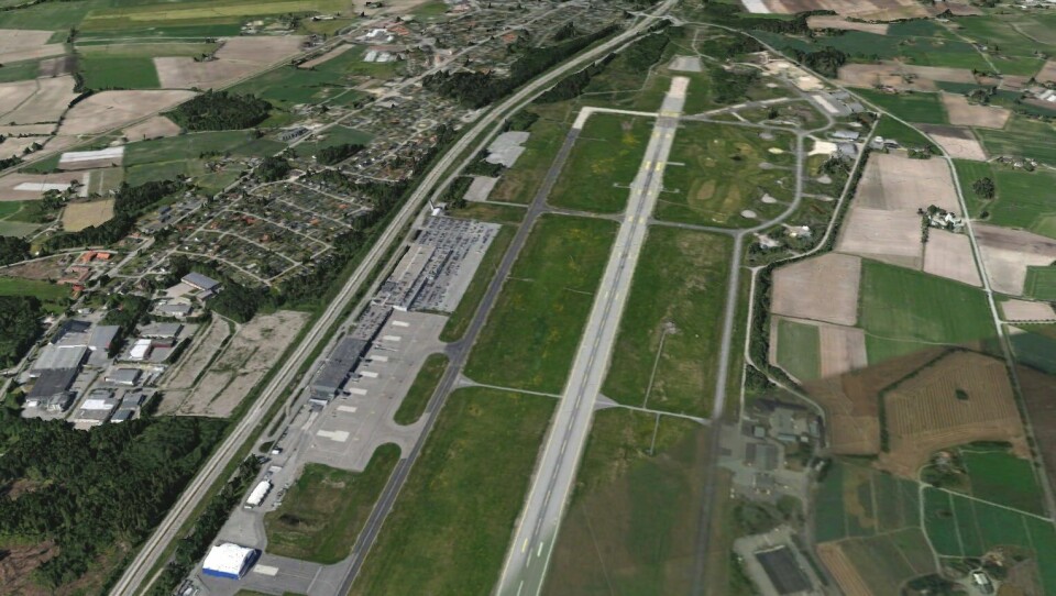 Politiet tok i bruk flystripa på Rygge flystasjon for å forsøke å gjenskape hastigheten som motorsyklisten kjørte i. Politiet tok i bruk flystripa på Rygge flystasjon for å forsøke å gjenskape hastigheten som motorsyklisten kjørte i.