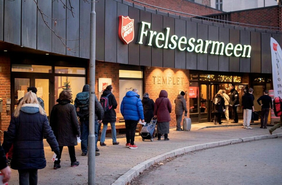 Flere nordmenn har fått dårlig råd i dyrtida, og oppsøkt mathjelp fra frivillige organisasjoner. Fafo har funnet ut hva som er typisk for en som ser seg nødt til å stå i matkø.
