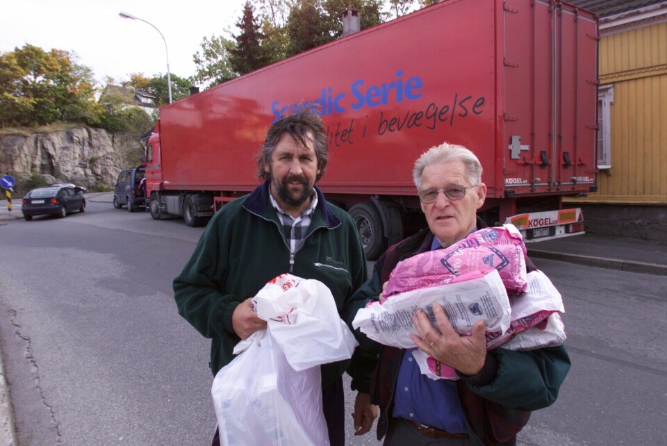 John Rambjør og Egil Carlsen har sendt mange lastebillass til Albania. Her er de avbildet i forkant av en tur i Rambjør gjorde i oktober 1999. John Olav Rambjør og Egil Carlsen har sendt mange lastebillass til Albania. Her er de avbildet i forkant av en tur i Rambjør gjorde i oktober 1999.