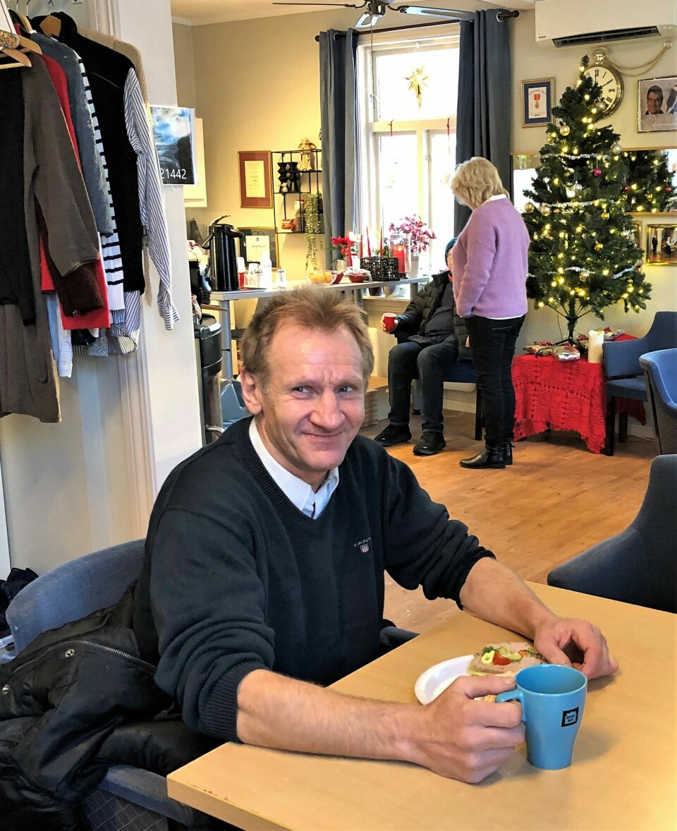 Arvid Rasmussen er på Åpent Hus minst en dag i uka, og sier den jobben de gjør her ikke kan måles i ord. Jul i Åpent Hus