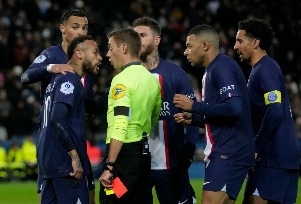 PSGs Neymar ble utvist mot Strasbourg onsdag. PSGs Neymar ble utvist mot Strasbourg onsdag. Foto: Thibault Camus / AP / NTB