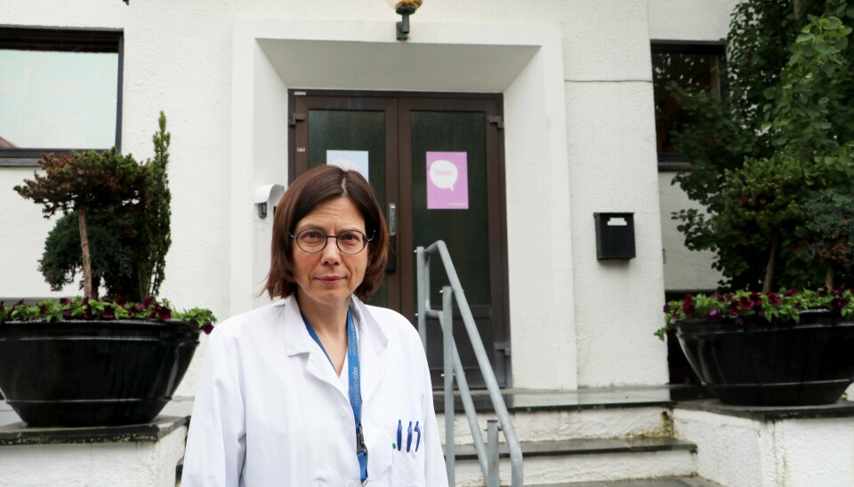 Elisabeth Farbu er SUS sin viseadministrerende direktør. Fredag fortalte hun om hvorfor SUS hever beredskapsnivået fra grønt til gult torsdag kveld. Elisabeth Farbu er SUS sin viseadministrerende direktør. Hun forteller at det er viktig for sykehuset å sikre at de har kapasitet til å ta imot folk som trenger øyeblikkelig helsehjelp, på en god og trygg måte.