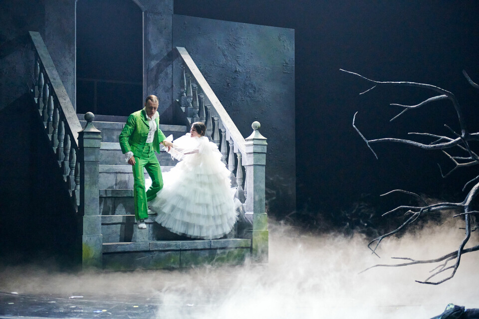 Thorbjørn Harr og Kjersti Tveterås i Eline Arbos oppsetning av «Jane Eyre» på Nationaltheatret. Jane Eyre