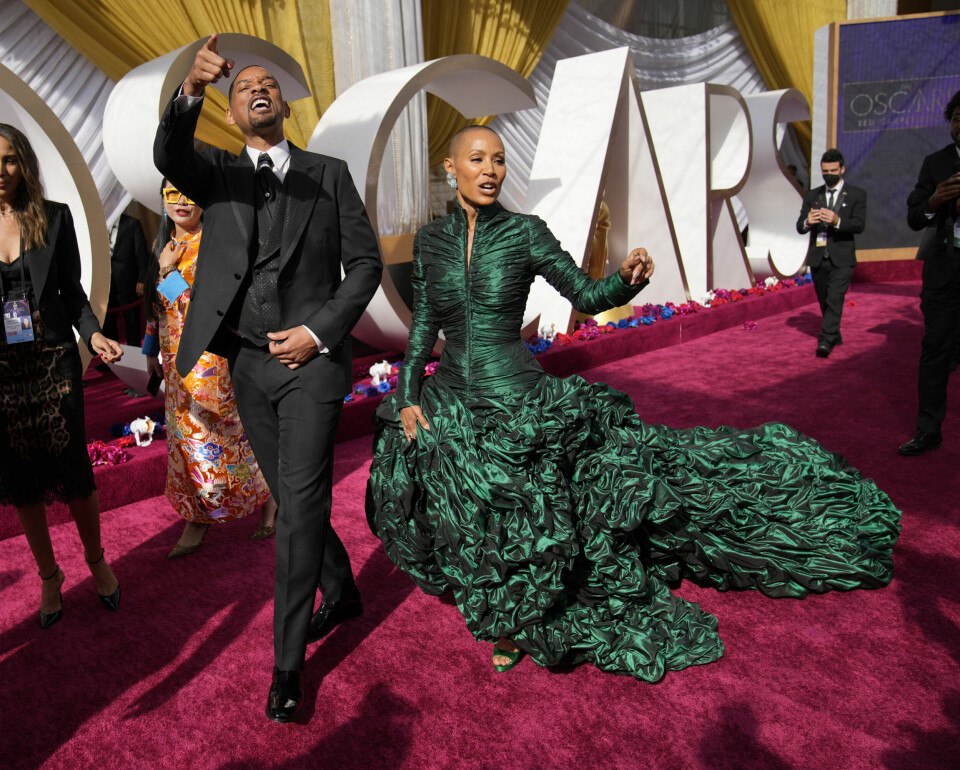 Den grønne kjolen til Jada Pinkett Smith fikk nesten like mye oppmerksomhet som ektemannen Will Smiths temperament. Den grønne kjolen til Jada Pinkett Smith fikk nesten like mye oppmerksomhet som ektemannen Will Smiths temperament.