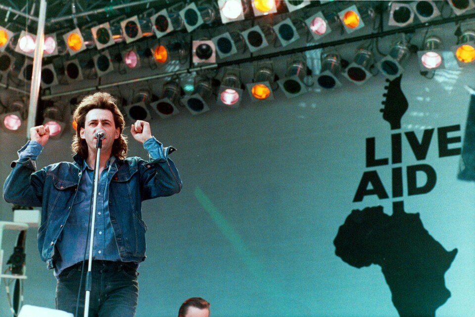 Live Aid var verdens største popkonsert og innsamlingsaksjon med konserter en hel julidag i 1985, med 80-tallets største pop- og rockeartister på Wembley i London og Philadelphia. Nå skal begivenheten bli musikal i London, med initiativtakeren Bob Geldof med på laget. Live Aid var verdens største popkonsert og innsamlingsaksjon med konserter en hel julidag i 1985, med 80-tallets største pop- og rockeartister på Wembley i London og Philadelphia. Nå skal begivenheten bli musikal i London, med initiativtakeren Bob Geldof med på laget.